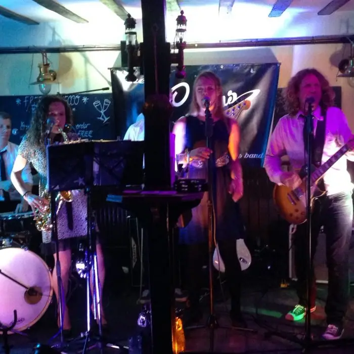 (Graham - bass player - is the presence behind the post!)